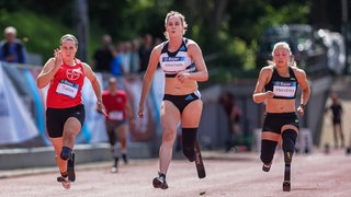 Para-Leichtathletik Heimspiel Leverkusen, 01.07.2022 Maria Tietze, TSV Bayer 04 Leverkusen, Kimberly Alkemade, NED und Kiki Hendriks, Netherlands