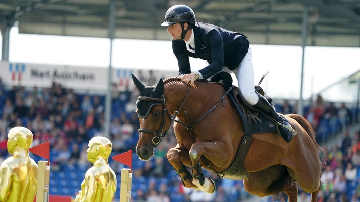 Springreiter Richard Vogel auf Cydello beim CHIO in Aachen.