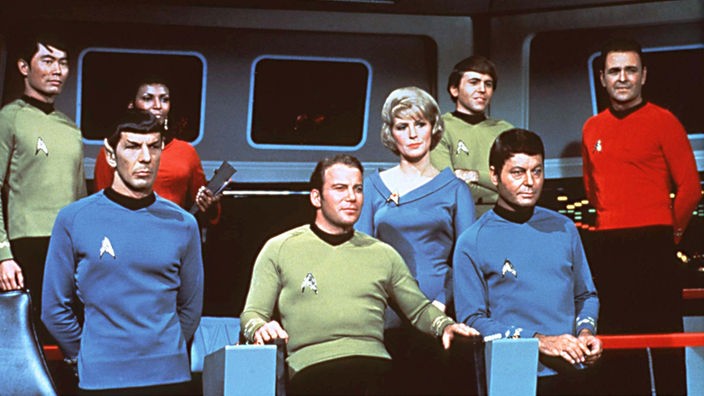Star-Trek-Crew auf Brücke der "USS Enterprise"