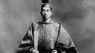 Japans Kaiser Hirohito während der Krönungszeremonie am 25. Dezember 1926