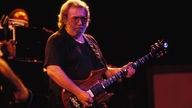 Jerry Garcia in späten Jahren auf der Bühne