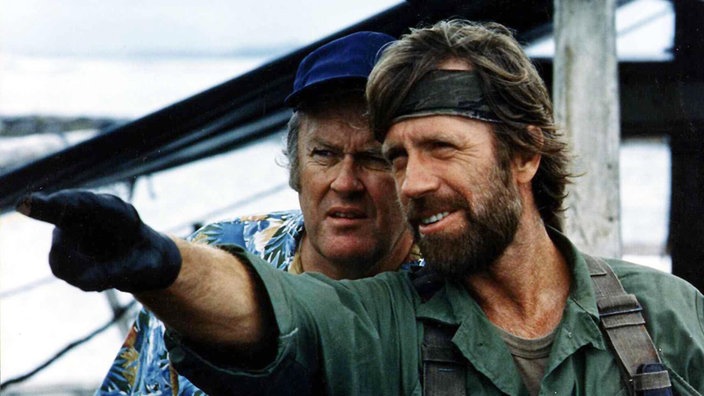 US-Schauspieler Chuck Norris (r.) im Film "Missing in Action" von 1984