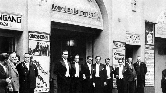 Comedian Harmonists vor Varietétheater "Gross-Köln"