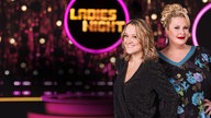 Lisa Feller und Daphne de Luxe vor der Ladies Night Bühne