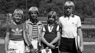 Boris Becker (re.) und Steffi Graf (2.v.r.) 1980 bei Tennis-Nachwuchsturnier