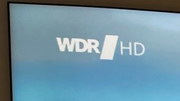 WDR Fernsehen HD-Logo Detailaufnahme vom Bildschirm