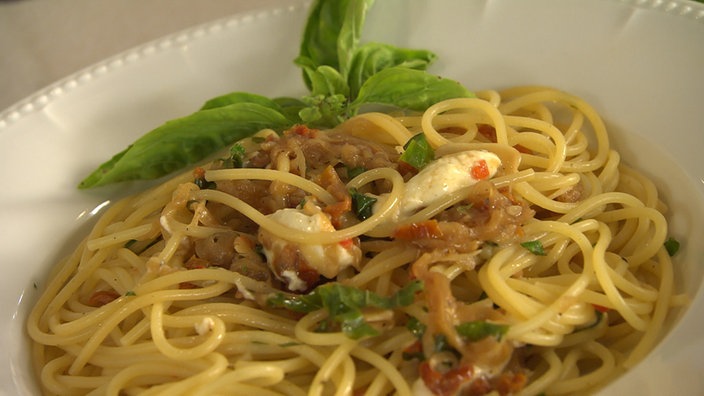 Spaghetti mit Tomaten und Anchovis