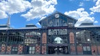 Das Bild zeigt Lilles historische Markthalle  von außen.