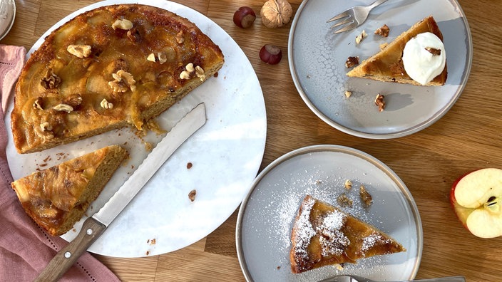 Der fertige Apfelkuchen fotografiert von oben.