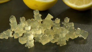 Das Bild zeigt Limoncello-Gummibärchen mit Gelantine.
