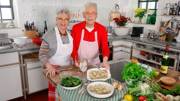  Martina und Moritz widmen sich in ihrer Küche Rezepten vom Rhein