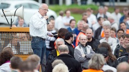 Informationsveranstaltung vor dem Opel-Werk in Bochum